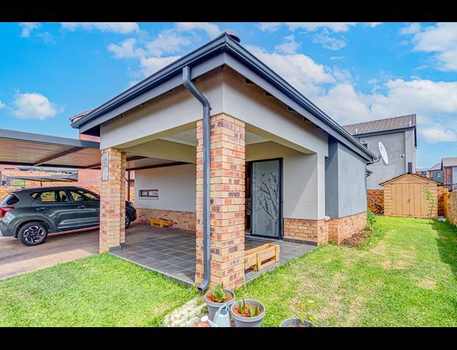 3 BEDROOM FREEHOLD FOR SALE IN LION PRIDE